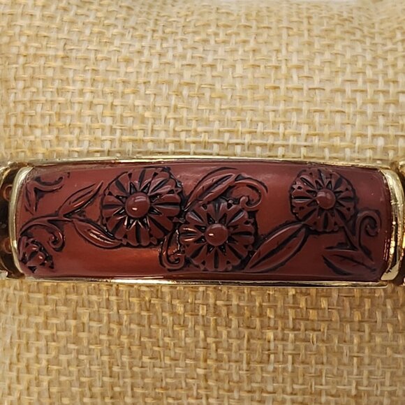 Vintage Monet Bracelet Faux Cinnabar Carved Raised Floral Gold Tone Stretch - Picture 4 of 8
